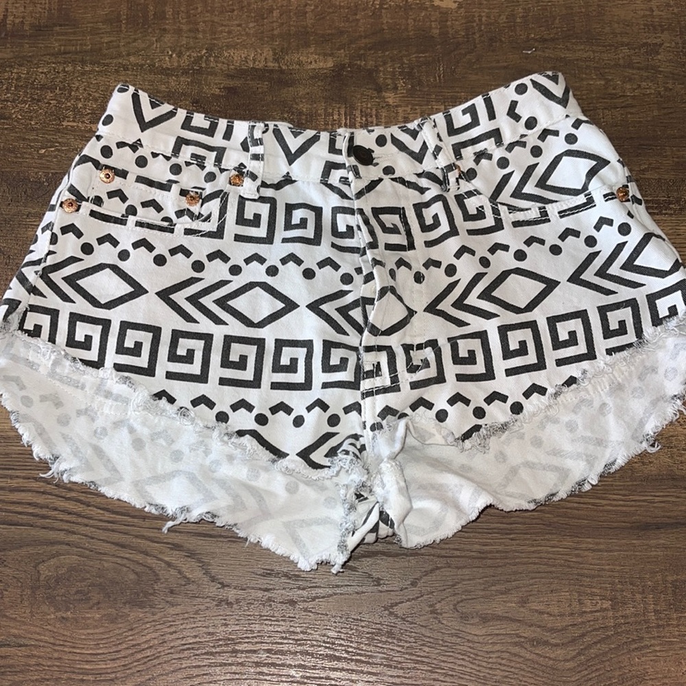 Signature 8 Shorts